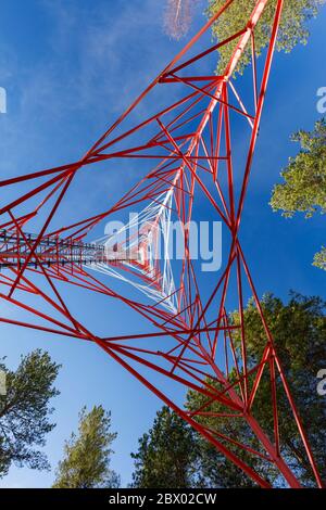 Cadre et structure d'une tour d'antenne cellulaire métallique autosupport , Finlande Banque D'Images