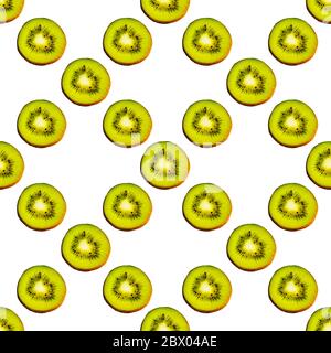 Motif sans fin de tranches de kiwi vert juteux isolées sur fond blanc. Design pour l'emballage du papier, du tissu et du papier peint. Banque D'Images