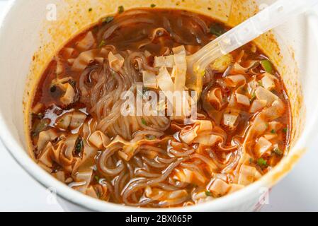 Nouilles de riz aigre et piquante Banque D'Images