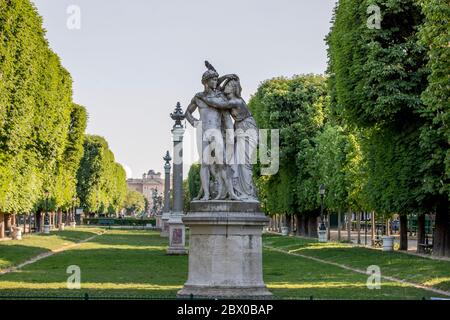 Paris, France - 23 avril 2020 : le jardin des Grands explorateurs Marco Polo et Cavelier de la salle, 1867. Grands explorateurs Gard Banque D'Images