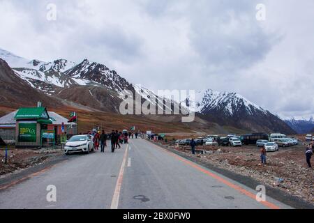 Tourisme au col de Khunjerab, frontière de la Chine Pak 6/28/2018 Banque D'Images