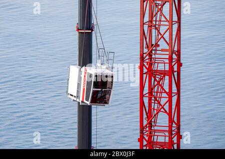 Meersburg, Allemagne. 03ème juin 2020. Démontage de la grue à tour au port de Meersburg-Constance. Meersburg, 03.06.2020 | usage dans le monde crédit : dpa/Alay Live News Banque D'Images