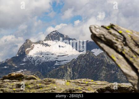 Montagne de Triangolino enneigée et Monte Zucchero dans les alpes suisses du Tessin Banque D'Images