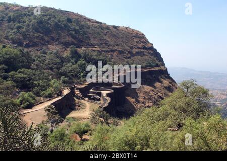 Murs et bastion du fort Raigad, Raigad, Maharashtra, Inde. Fort majestueux de Chhatrapati Shivaji, 350 ans, avec 1737 marches à monter, 1,300 acres an Banque D'Images