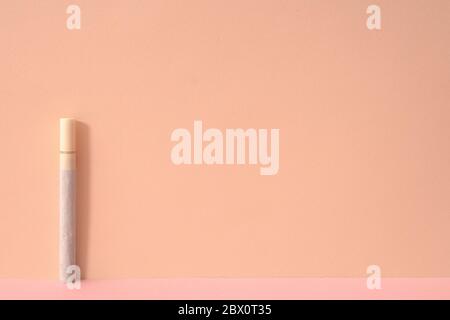 fond de couleur rose et une cigarette. Banque D'Images