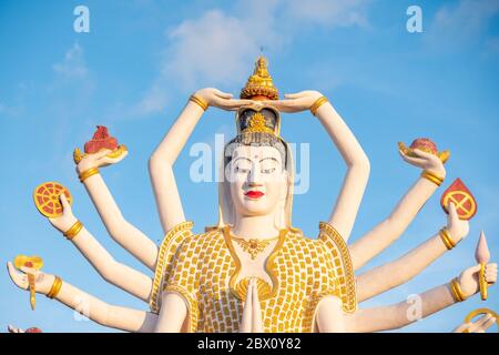 Temple Wat Plai Laem avec 18 mains Dieu statue Guan Yin , Koh Samui, Surat Thani, Thaïlande. Banque D'Images