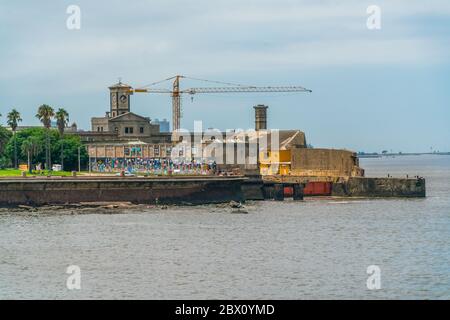 La Rambla Gran Bretana (rue de Grande-Bretagne) avec sur le bord de la Cubo Del sur (South Hub), Montevideo, Uruguay, 26 janvier 2019 Banque D'Images