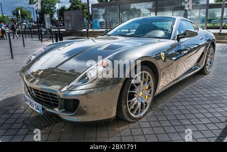 Bordeaux, 13 2018 mai - Ferrari 955 garée sur le trottoir du bord de la rivière Bordeaux Banque D'Images