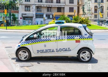 Malaga, Espagne, juin 27 2017 : voiture de police garée sur la Plaza de la Marina Banque D'Images