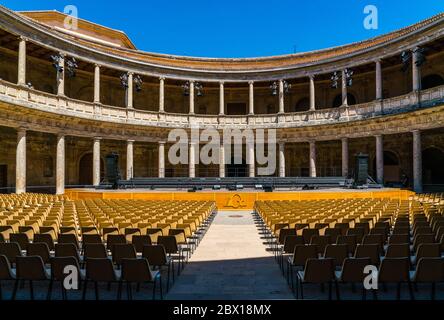 Grenade, Espagne, 1er juillet 2017 : théâtre intérieur du Palacio de Carlos V dans la vieille ville de la Alhambra Banque D'Images