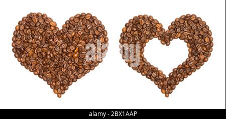 Grains de café isolés sur fond blanc. Deux cœurs à base de grains de café. Café rôti frais. Amour. Deuxième coeur avec un lieu pour l'inscription Banque D'Images