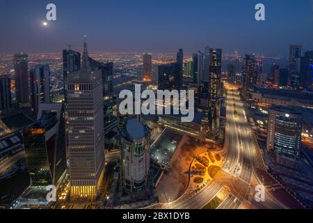 Belle vue sur la ligne du ciel du centre financier de West Bay de Doha Banque D'Images