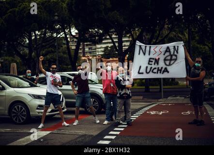 Barcelone, Espagne. 4 juin 2020. Les travailleurs de Nissan criaient des slogans alors qu'ils protestaient à Barcelone contre la fermeture de l'usine, ce qui a provoqué la perte d'environ 2800 emplois au milieu de la crise du coronavirus. Crédit: Matthias Oesterle/Alamy Live News Banque D'Images