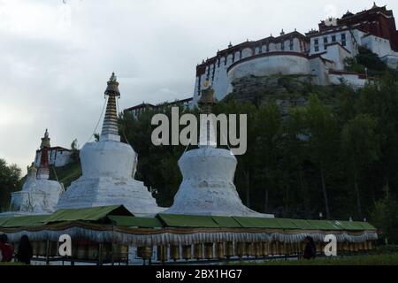 Lhassa, Tibet / Chine - 20 août 2012 : le monastère de Potala dans la ville de Lhassa, dans la région autonome du Tibet en Chine. La résidence du Dalaï Banque D'Images