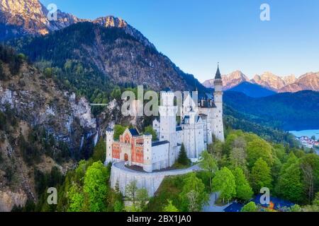 Château de Neuschwanstein, Marienbruecke, près de Schwangau, tir de drone, Allgaeu est, Allgaeu, Swabia, Bavière, Allemagne Banque D'Images