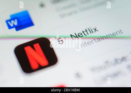 Application Netflix dans l'App Store d'Apple, service de streaming vidéo et de films, icône d'application, capture d'écran, smartphone, détails, format complet Banque D'Images