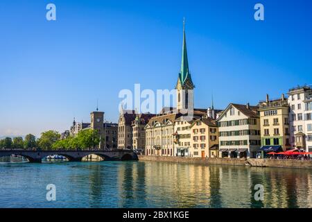 Eglise Fraumuenster, Pont Muenster et rivière Limmat, vieille ville de Zurich, Zurich, Canton de Zurich, Suisse Banque D'Images