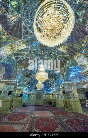 Sanctuaire d'Aramgah-e Shah-e Cheragh à Shiraz, Iran. Sayyed Mir Ahmad, l’un des 17 frères de l’Imam Reza, a été chassé et tué par le califat à ce sujet Banque D'Images