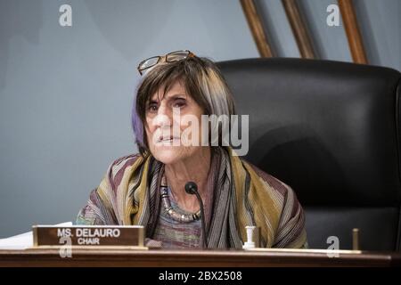 Washington, États-Unis. 04e juin 2020. La représentante Rosa DeLauro, démocrate du Connecticut et présidente du sous-comité des crédits de la Chambre sur le travail, la santé et les services sociaux, l'éducation et les agences apparentées, prend la parole lors d'une audition sur Capitol Hill à Washington, DC, le jeudi 4 juin 2020. Photo de piscine par Al Drago/UPI crédit: UPI/Alay Live News Banque D'Images