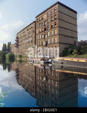 1995, Rose Wharf, ancien moulin abandonné à côté de la rivière aire, Leeds, West Yorkshire, Angleterre du Nord, Royaume-Uni Banque D'Images