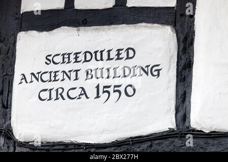 Un bâtiment de toit de chaume, situé dans le Calledâ le Thatchâ est un restaurant construit en 1550. Il est sur la Basse haute rue dans la ville de marché de Thame dans Oxfordshire, BRI Banque D'Images
