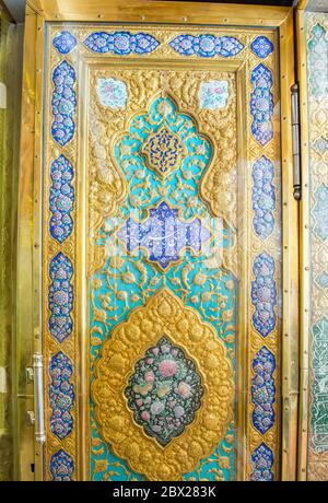 Sanctuaire d'Aramgah-e Shah-e Cheragh à Shiraz, Iran. Sayyed Mir Ahmad, l’un des 17 frères de l’Imam Reza, a été chassé et tué par le califat à ce sujet Banque D'Images
