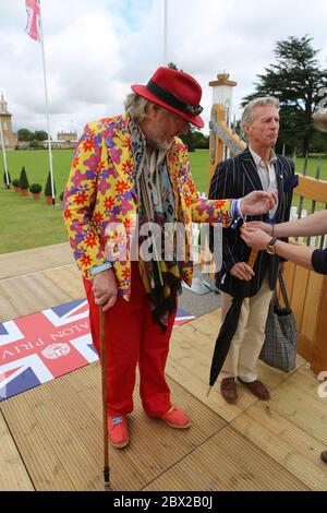 Salon privé célèbre son 10e anniversaire en 2015 avec l'annonce aujourd'hui qu'il s'est relocalisé dans le magnifique Palais de Blenheim, soulignant encore sa position comme l'événement automobile le plus prestigieux du Royaume-Uni. Fort des réalisations d’une décennie remarquable, qui comprend la création de son Concours d’Elégance comme l’un des 3 plus prestigieux événements automobiles classiques au monde, le déménagement au Palais de Blenheim offre un lieu de destination parfaitement aligné sur l’allure et la réputation du salon privé. Salon privé continuera de conserver sa ligne de données bien établie au début de septembre . Banque D'Images