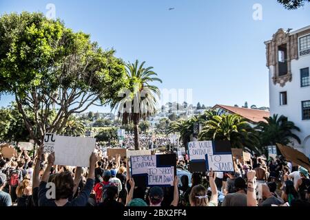 SAN FRANCISCO, CA- JUIN 3: Les manifestants manifestent dans les rues de San Francisco, Californie, le 3 juin 2020 après la mort de George Floyd. (Photo de Chris Tuite/ImageSPACE) Banque D'Images