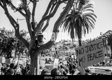 SAN FRANCISCO, CA- JUIN 3: Les manifestants manifestent dans les rues de San Francisco, Californie, le 3 juin 2020 après la mort de George Floyd. (Photo de Chris Tuite/ImageSPACE) Banque D'Images