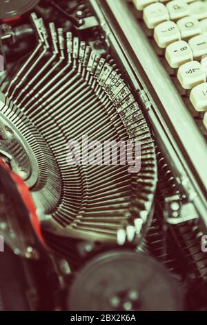 Détail des barres de type métallique sur une ancienne machine à écrire Banque D'Images
