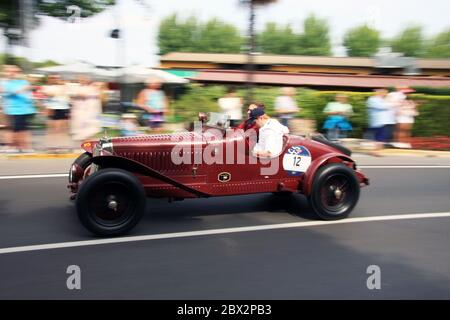 Rovato/Italie - 21 mai 2017 : une voiture de sport classique participe à la première étape de la mille Miglia en Italie Banque D'Images