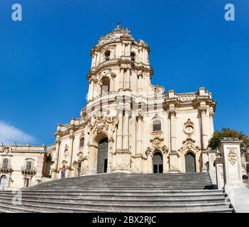 Italie, Sicile, Modica, ville baroque tardive du Val di Noto classée au patrimoine mondial de l'UNESCO, Chiesa Duomo di San Giorgio, la façade Banque D'Images