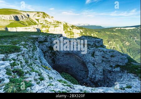 France, Drôme (26), Parc naturel régional du Vercors, Vassieux-en-Vercors, plateau de fond d'Urle, Scialet (chasme) situé à l'extrémité sud du plateau au-dessus de la Baume Noire Banque D'Images