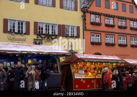 Allemagne, Bavière, Rothenburg ob der Tauber, place du marché, pendant le marché de Noël Banque D'Images