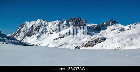 France, Hautes-Alpes (05), parc naturel régional du Queyras, Saint-Véran, labellisé les plus Beaux villages de France, point de vue panoramique sur les sommets de l'Ubaye Banque D'Images