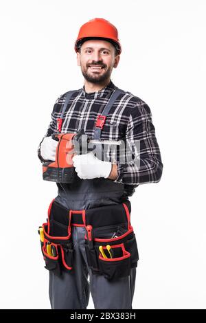 Portrait d'un travailleur manuel avec l'aide d'un outil de forage casque isolé sur fond blanc Banque D'Images