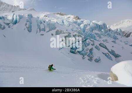 France, haute Savoie, Chamonix-Mont-blanc, massif du Mont blanc, accès à la cascade de Jumeaux sur le glacier de l'Argentière Banque D'Images