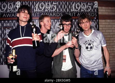 BLUR: Blur aux Brit Awards 1995 gauche Alex James; Dave Rowntree; Graham Coxon; Damon Albarn Banque D'Images