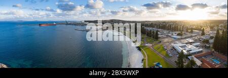 Esperance Australie occidentale 11 novembre 2019 : vue panoramique aérienne de la ville d'Esperance au coucher du soleil Banque D'Images