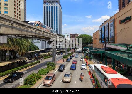 Bukit Bintang, Kuala Lumpur, Malaisie - VERS mai 2017 : confiture de trafic importante à Jalan Bukit Bintang KL, pendant l'heure d'ouverture le matin avec BL clair Banque D'Images