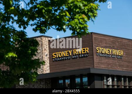 Un logo à l'extérieur d'un restaurant Stoney River Steakhouse and Grill à Annapolis, Maryland, le 25 mai 2020. Banque D'Images