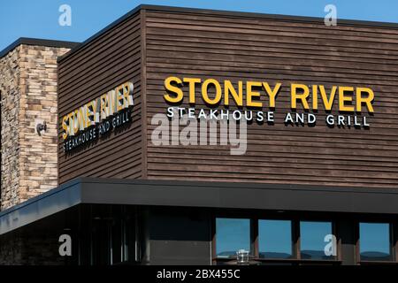 Un logo à l'extérieur d'un restaurant Stoney River Steakhouse and Grill à Annapolis, Maryland, le 25 mai 2020. Banque D'Images