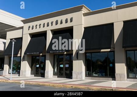 Un logo à l'extérieur d'un magasin de détail Pottery Barn à Annapolis, Maryland, le 25 mai 2020. Banque D'Images