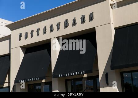 Un logo à l'extérieur d'un magasin de détail Pottery Barn à Annapolis, Maryland, le 25 mai 2020. Banque D'Images