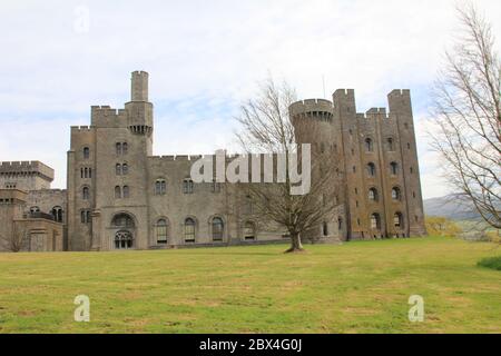 Château de Penrhyn et jardin à Llandygai, au nord du pays de Galles. Royaume-Uni Banque D'Images