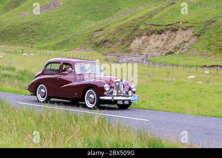 MOFFAT, ÉCOSSE - 29 JUIN 2019 : voiture Sunbeam Talbot 90 des années 1950 dans un rallye automobile classique en route vers la ville de Moffat, Dumfries et Galloway Banque D'Images