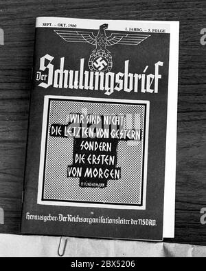 Allemagne / radicaux de droite / nazis 7/1989 écrits confisqués par la sécurité de l'État: Une lettre de formation nazie telle qu'elle existait à l'époque nazie / Néo-nazis / Swastika / droits [traduction automatique] Banque D'Images