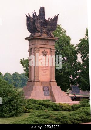 Etat de la République démocratique du Nord / Saxe / Etats fédéraux / Torgau / 1990 Monument soviétique, Armée rouge. Les troupes soviétiques et américaines se sont réunies à Torgau en 1945. Berlin était encerclée. A l'époque de la RDA, c'était un monument important. // Histoire / Guerre / alliés [traduction automatique] Banque D'Images