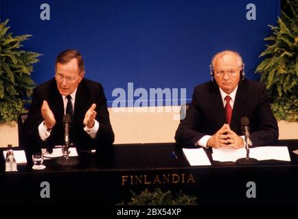 George BUSH , Président des Etats-Unis , et Michail GORBATSCHOW / GORBATSCHOV à Helsinki , septembre 1990 Banque D'Images