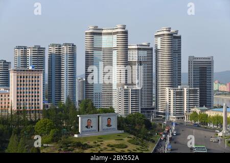 Pyongyang, Corée du Nord - 1er mai 2019 : vue de la capitale du centre-ville de Pyongyang, en Corée du Nord, depuis la Maison d'étude des grands peuples Banque D'Images